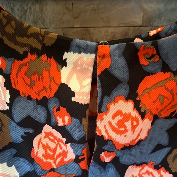 Aakaa Medium Floral Long Sleeve Top - Picture 6 of 10